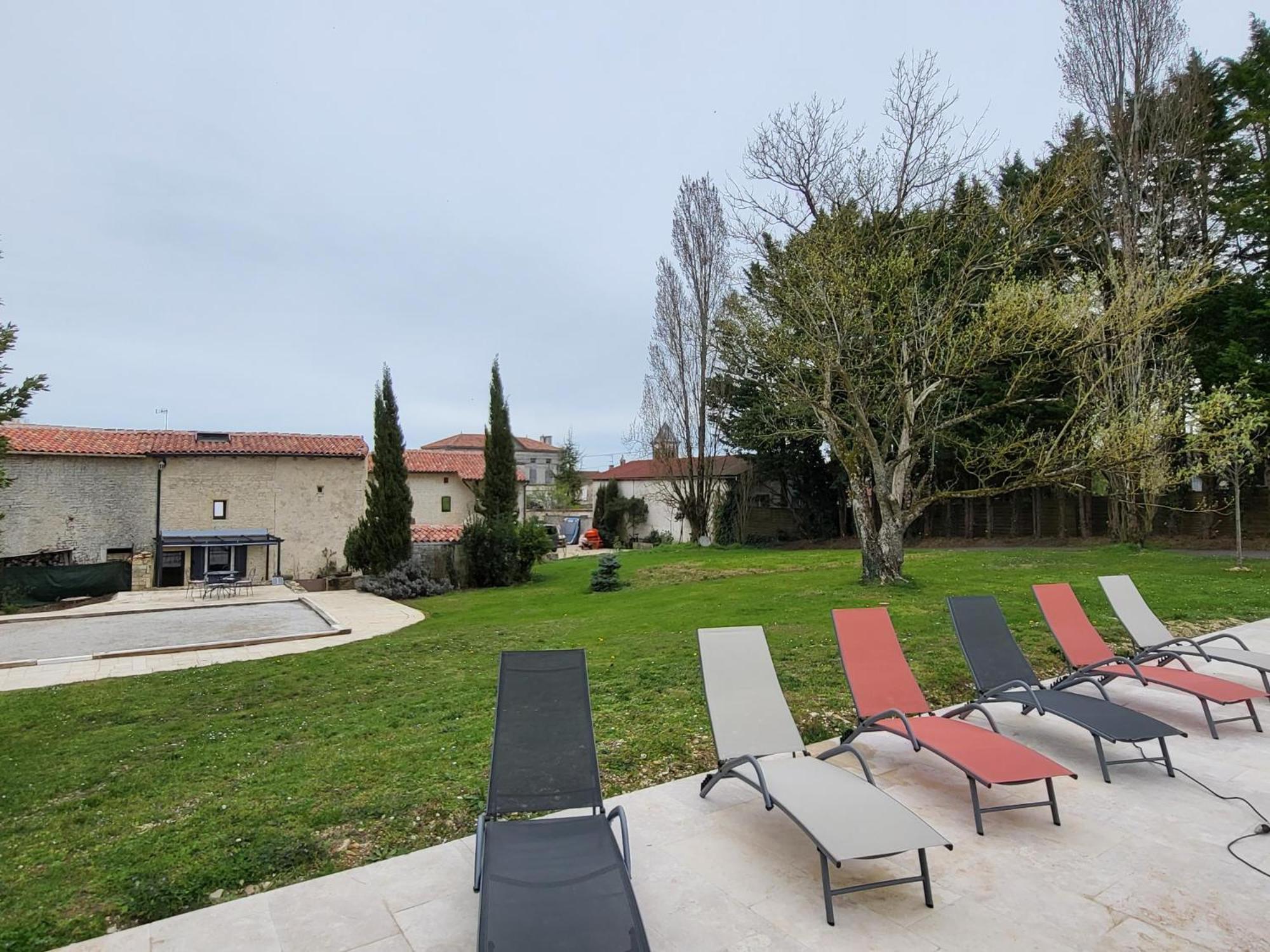 Au Clos Des Dely - Chambre D Hotes "Reference" Climatisee Mareuil (Charente) Exterior foto